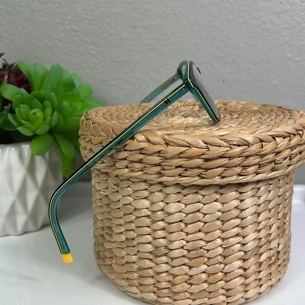 Humphrey’s glasses navy